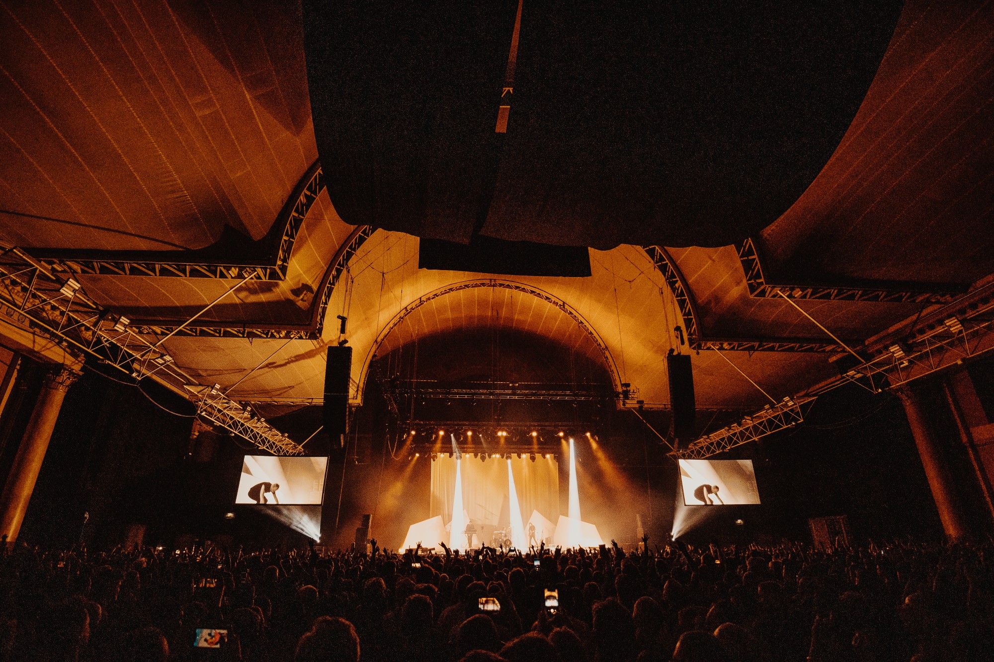 Seasons Change Future Islands at Alexandra Palace pictures, setlist