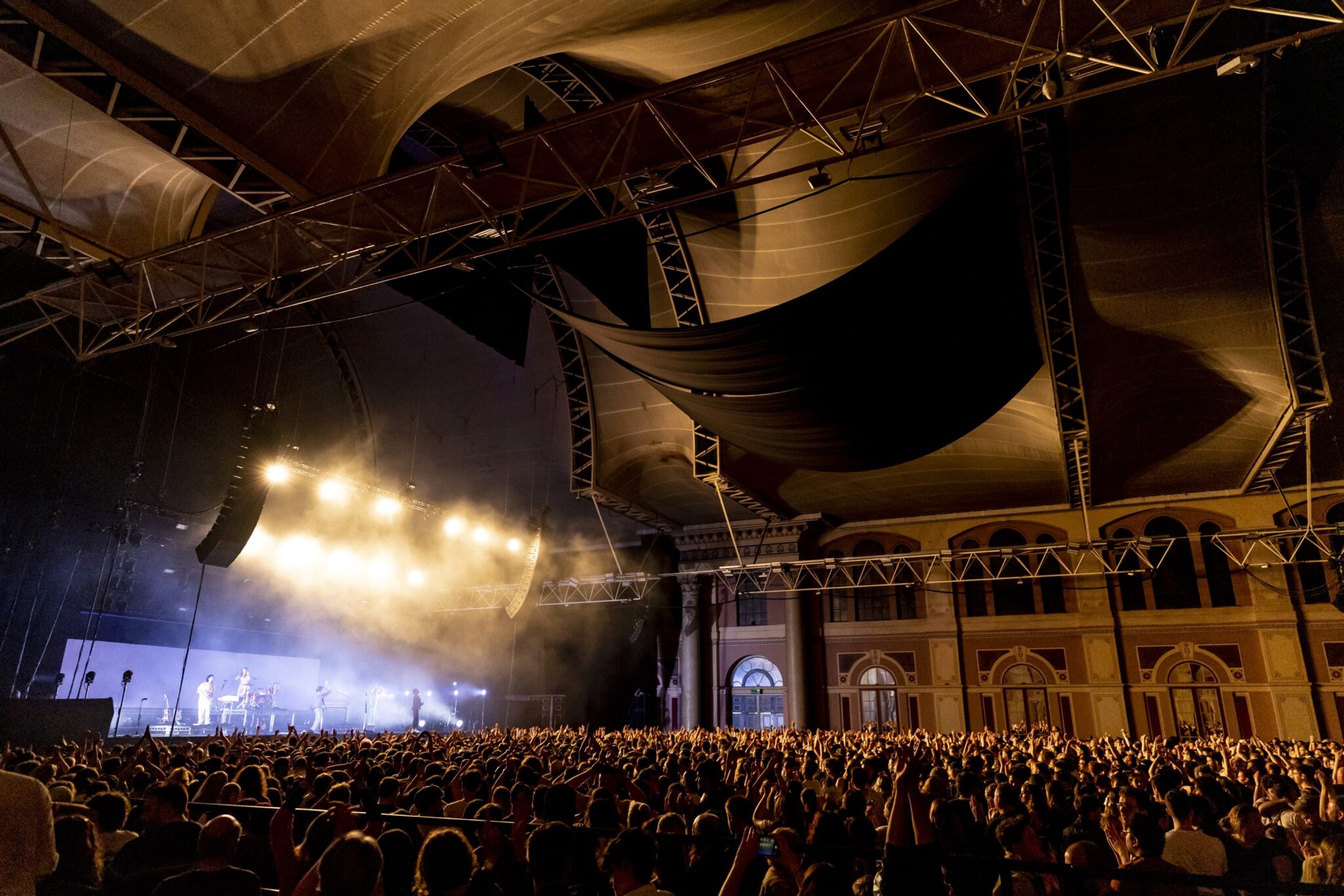 metronomy-live-at-ally-pally-pictures-setlist-and-reactions