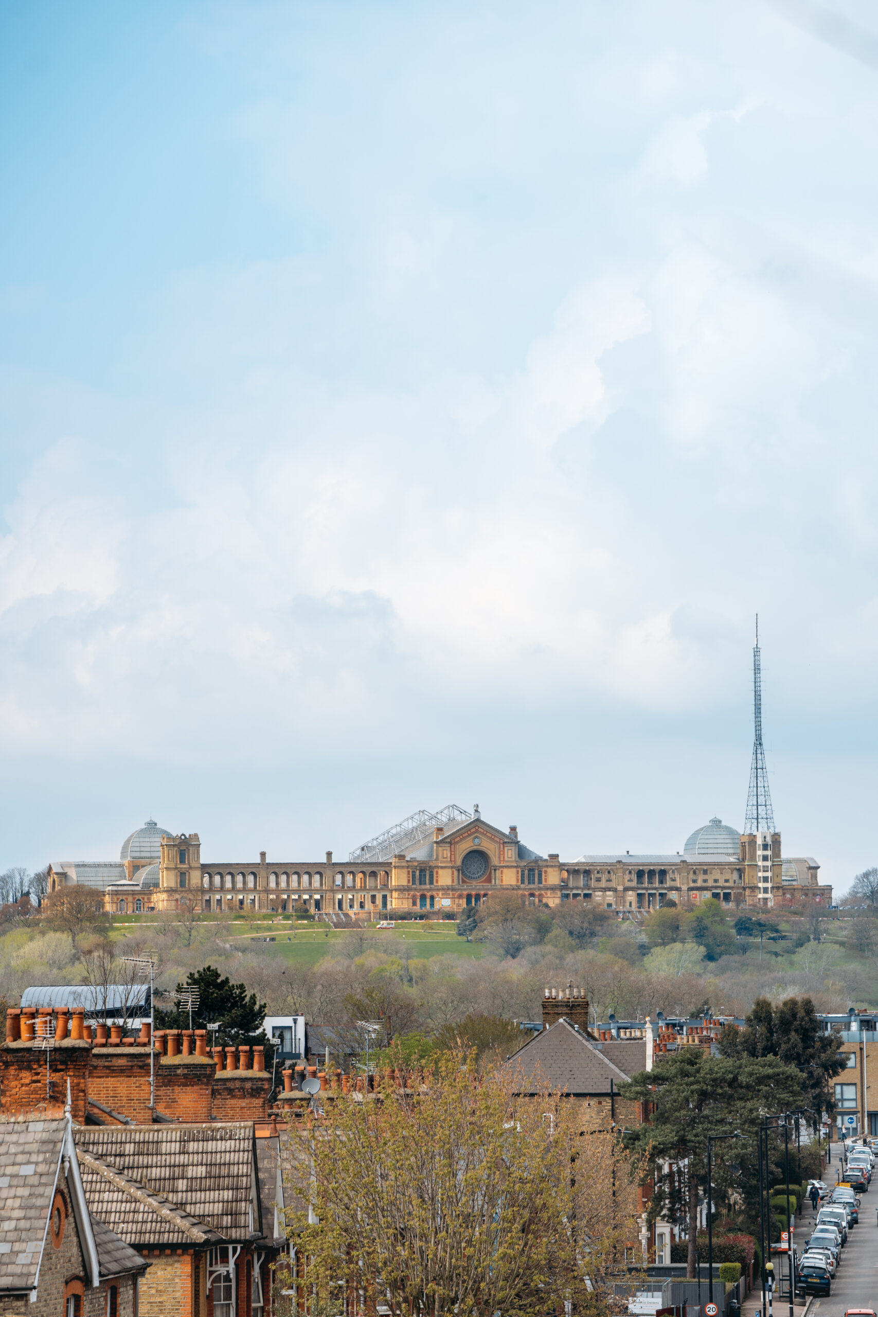 FOREVER YOURS,<br />
ALLY PALLY